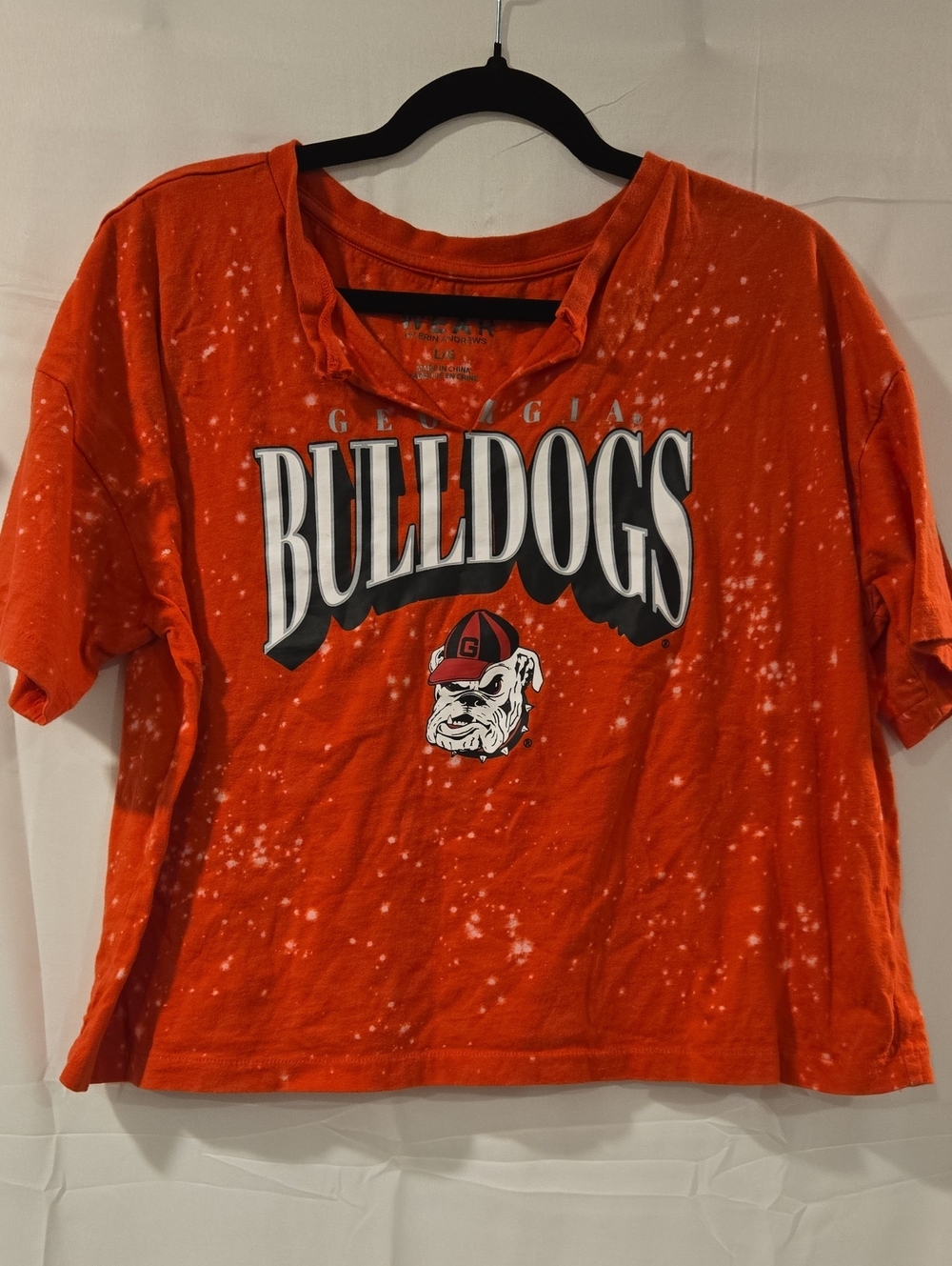 WEAR by Erin Andrews Georgia Bulldogs Cropped Bleach Wash Tee